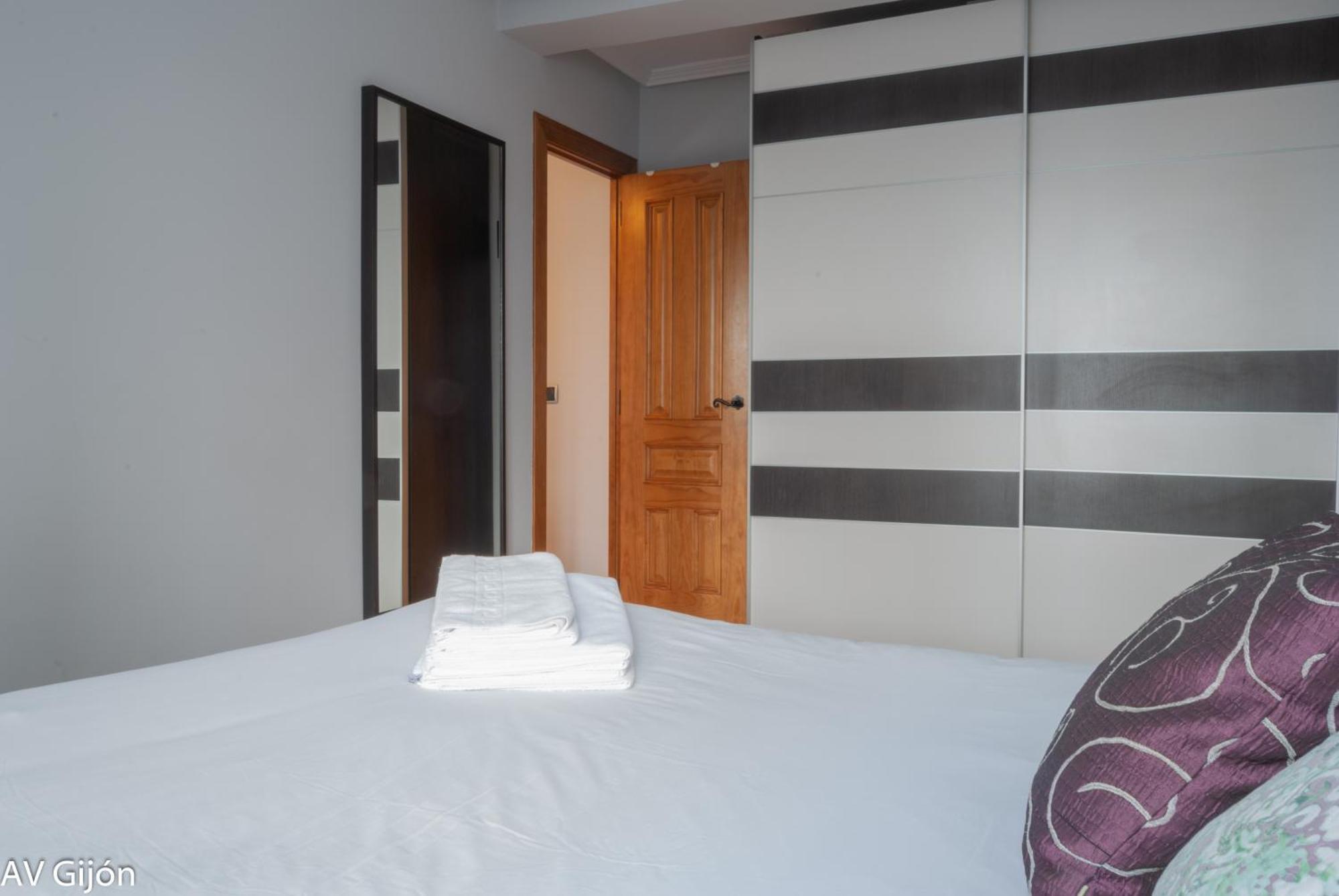 Av Premio Real 16 Apartment Хихон Екстериор снимка