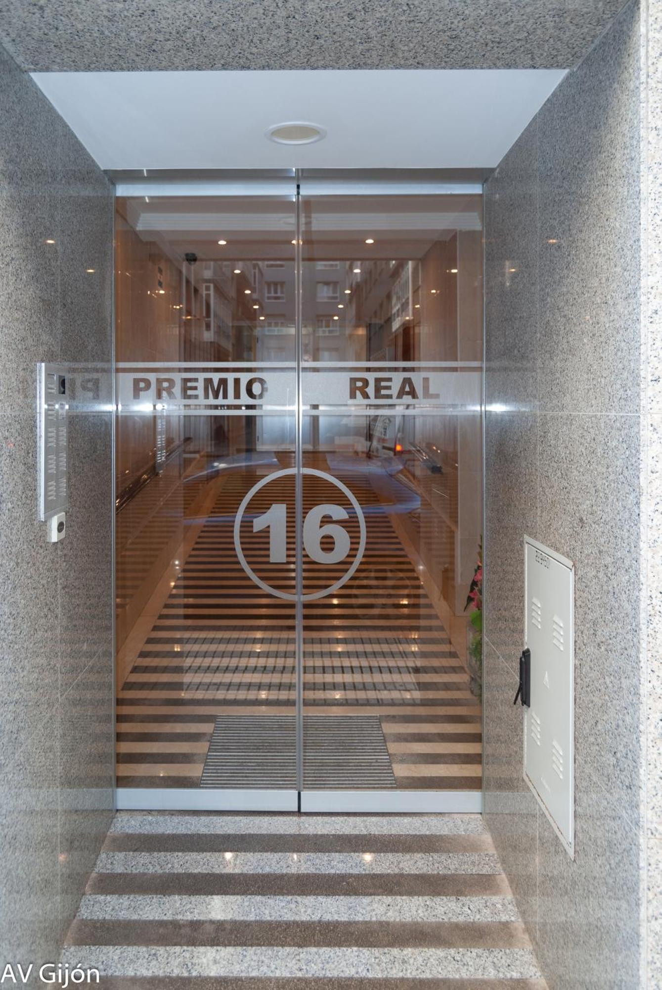 Av Premio Real 16 Apartment Хихон Екстериор снимка