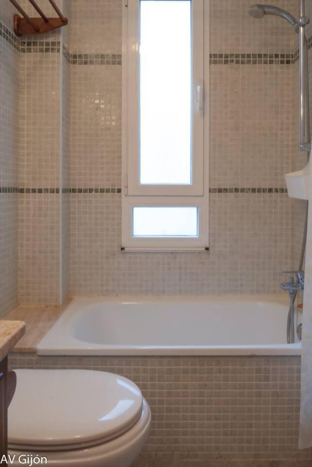 Av Premio Real 16 Apartment Хихон Екстериор снимка