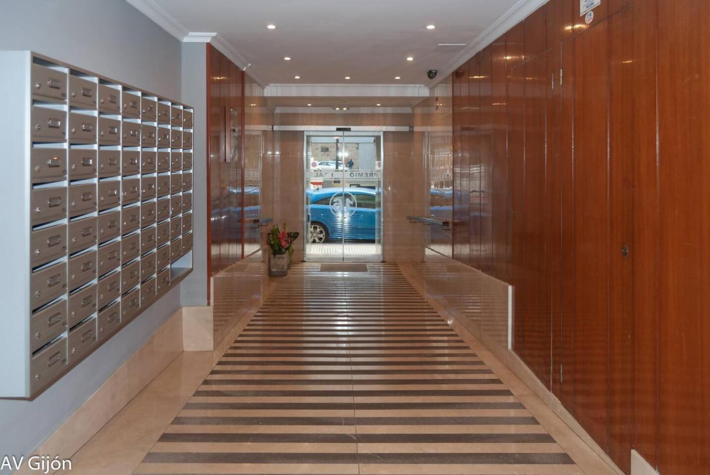Av Premio Real 16 Apartment Хихон Екстериор снимка