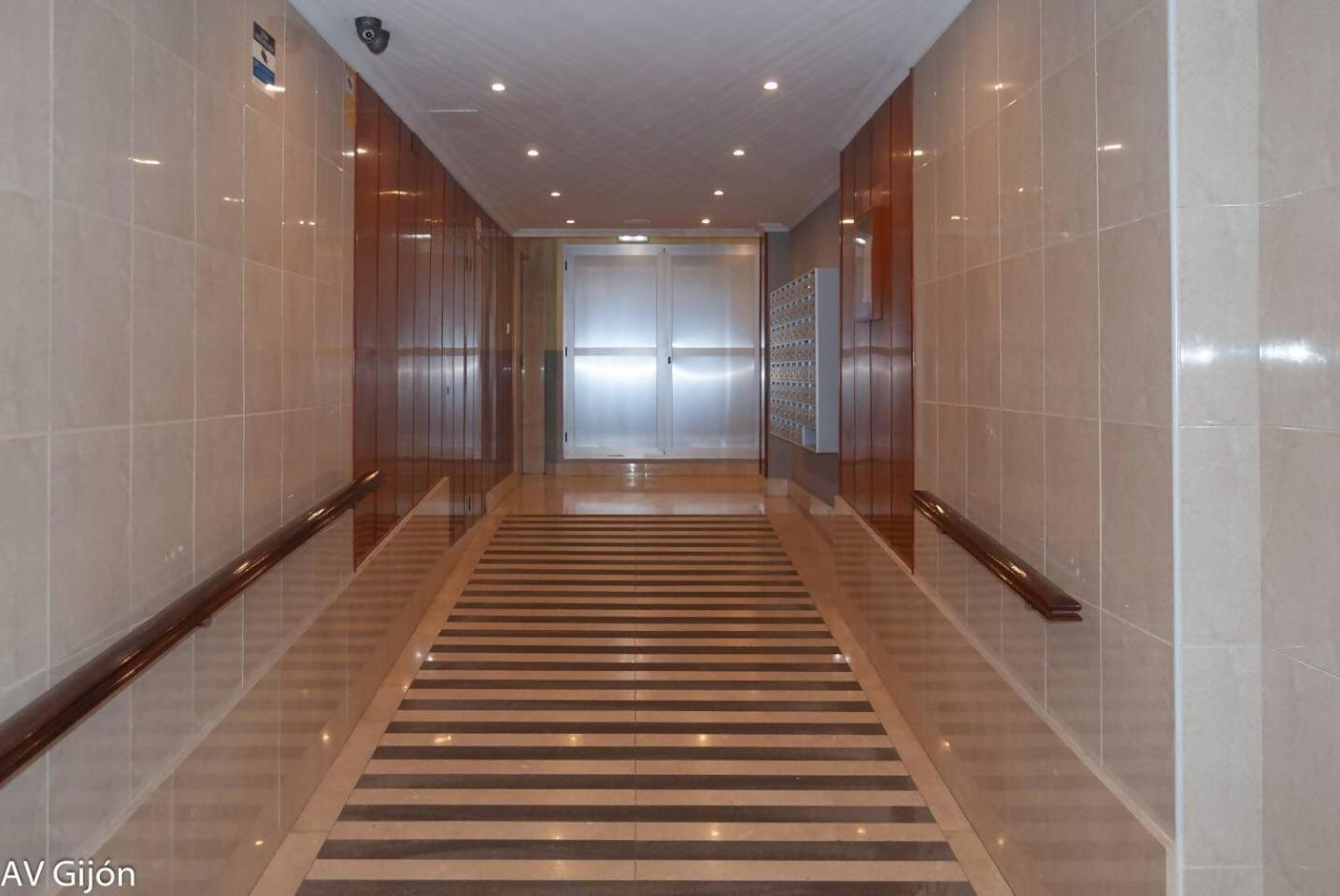 Av Premio Real 16 Apartment Хихон Екстериор снимка