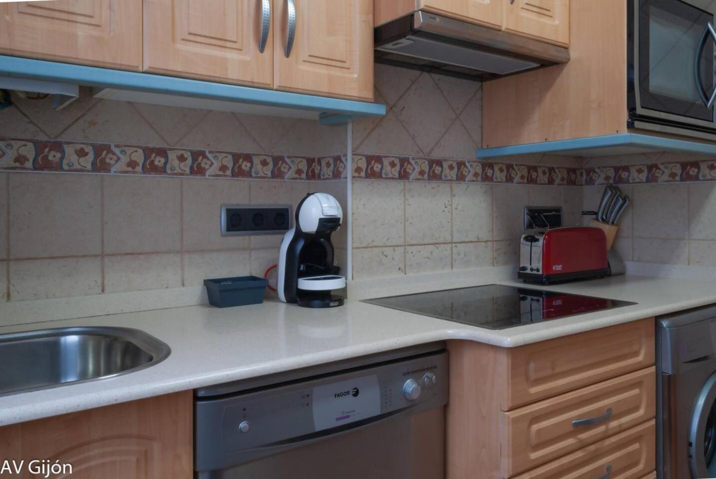 Av Premio Real 16 Apartment Хихон Екстериор снимка