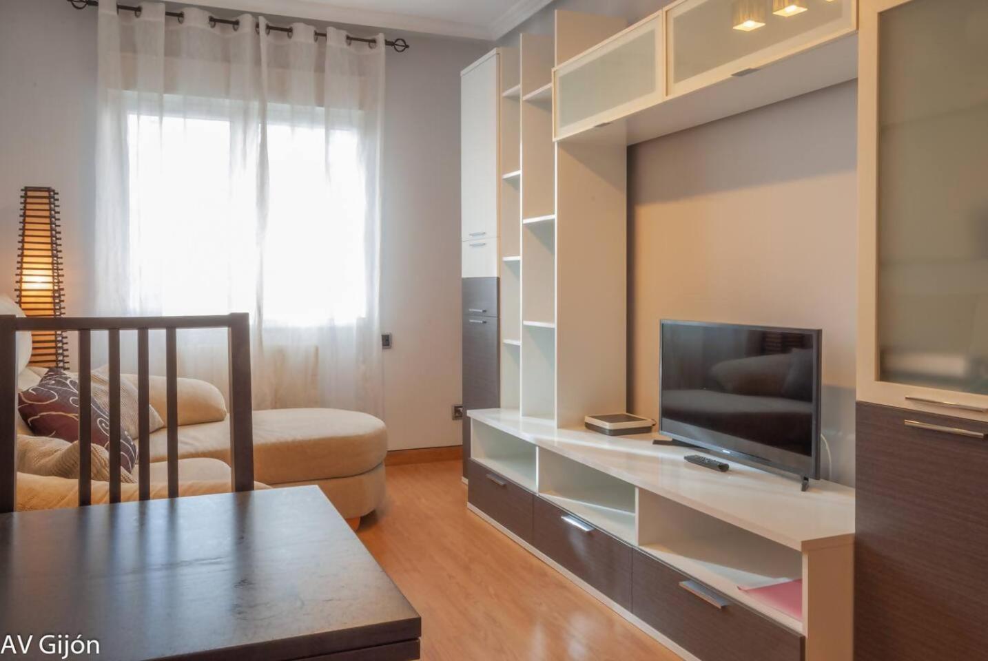 Av Premio Real 16 Apartment Хихон Екстериор снимка