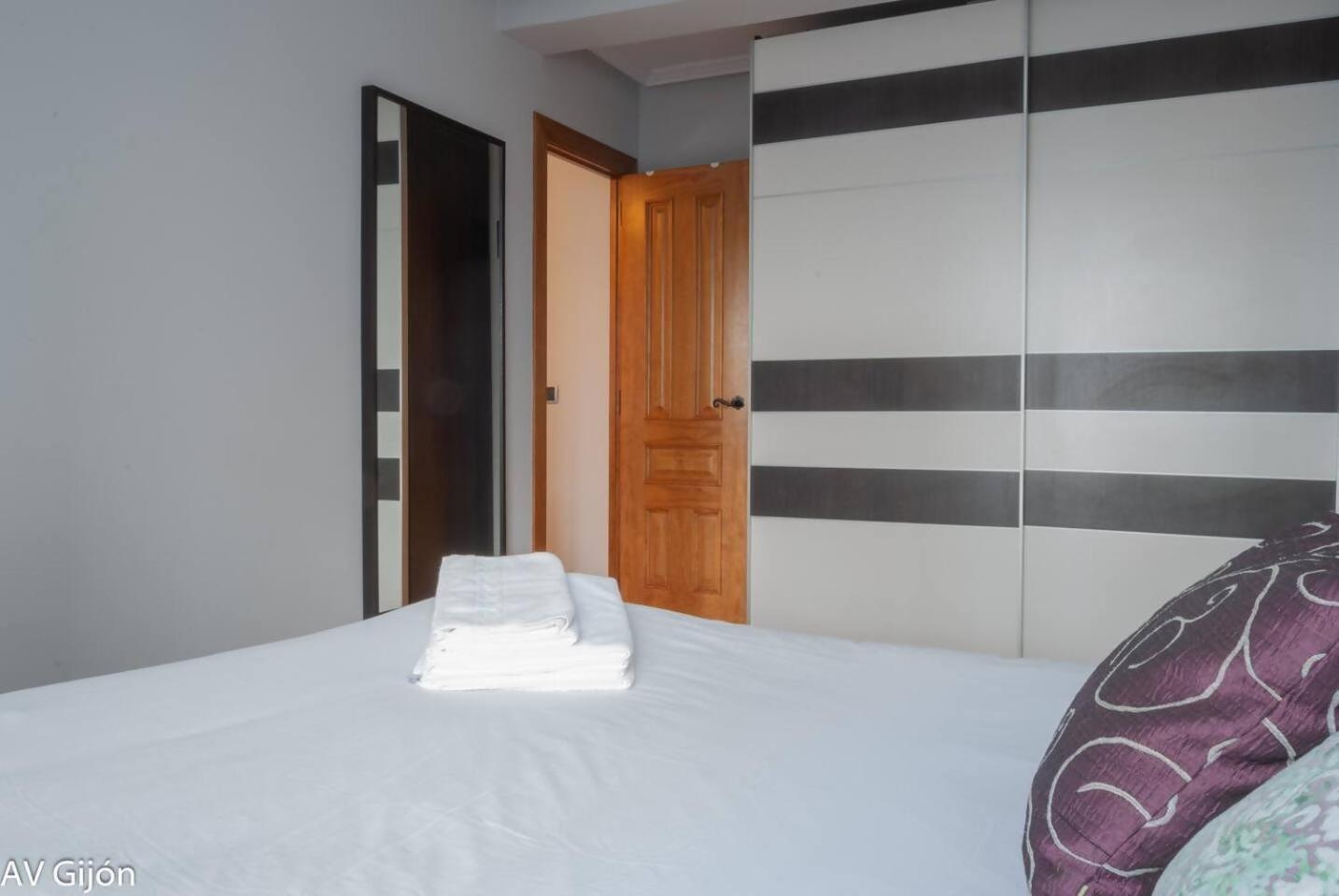 Av Premio Real 16 Apartment Хихон Екстериор снимка